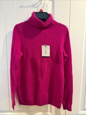 Bloomingdale's 100% Cashmere Bright Fuchsia Turtleneck Sweater
